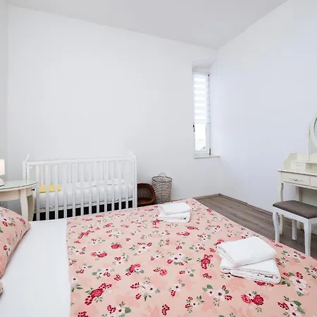 Cozy In With Kitchen Apartman *
