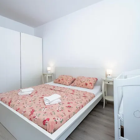 Cozy In With Kitchen Apartament Pula