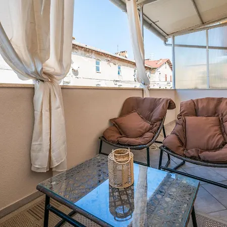 Cozy In With Kitchen Apartament Pula
